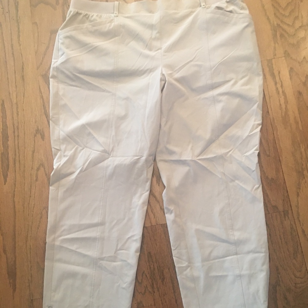 Chico’s Womans Zenergy Pants Size 3